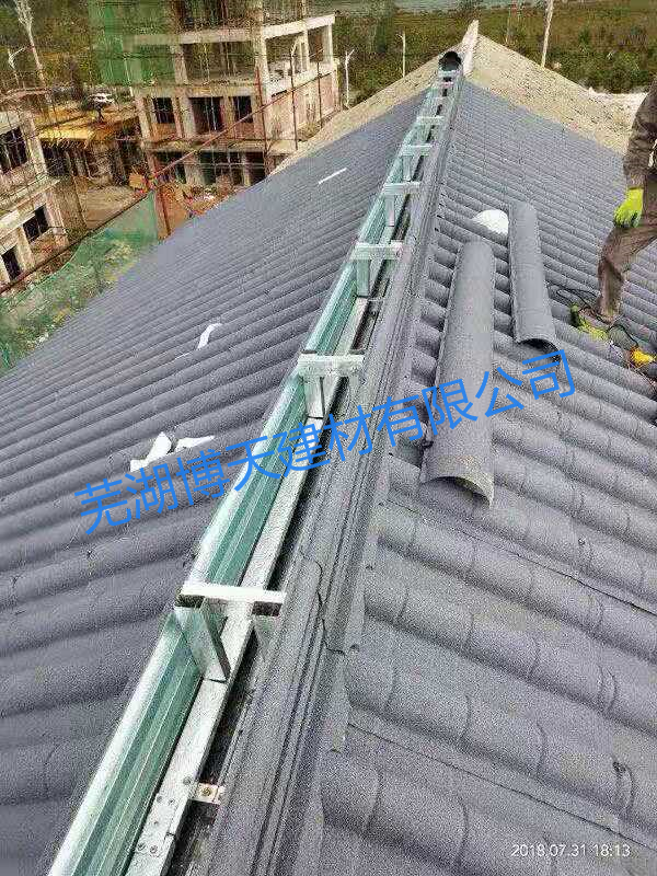 仿古彩石金屬瓦正脊瓦安裝